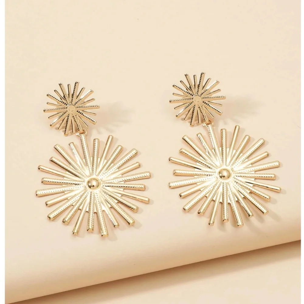 Large Dangle Fashion Earrings Yellow Gold Tone Irregular Art Deco Star Shape - Picture 3 of 3